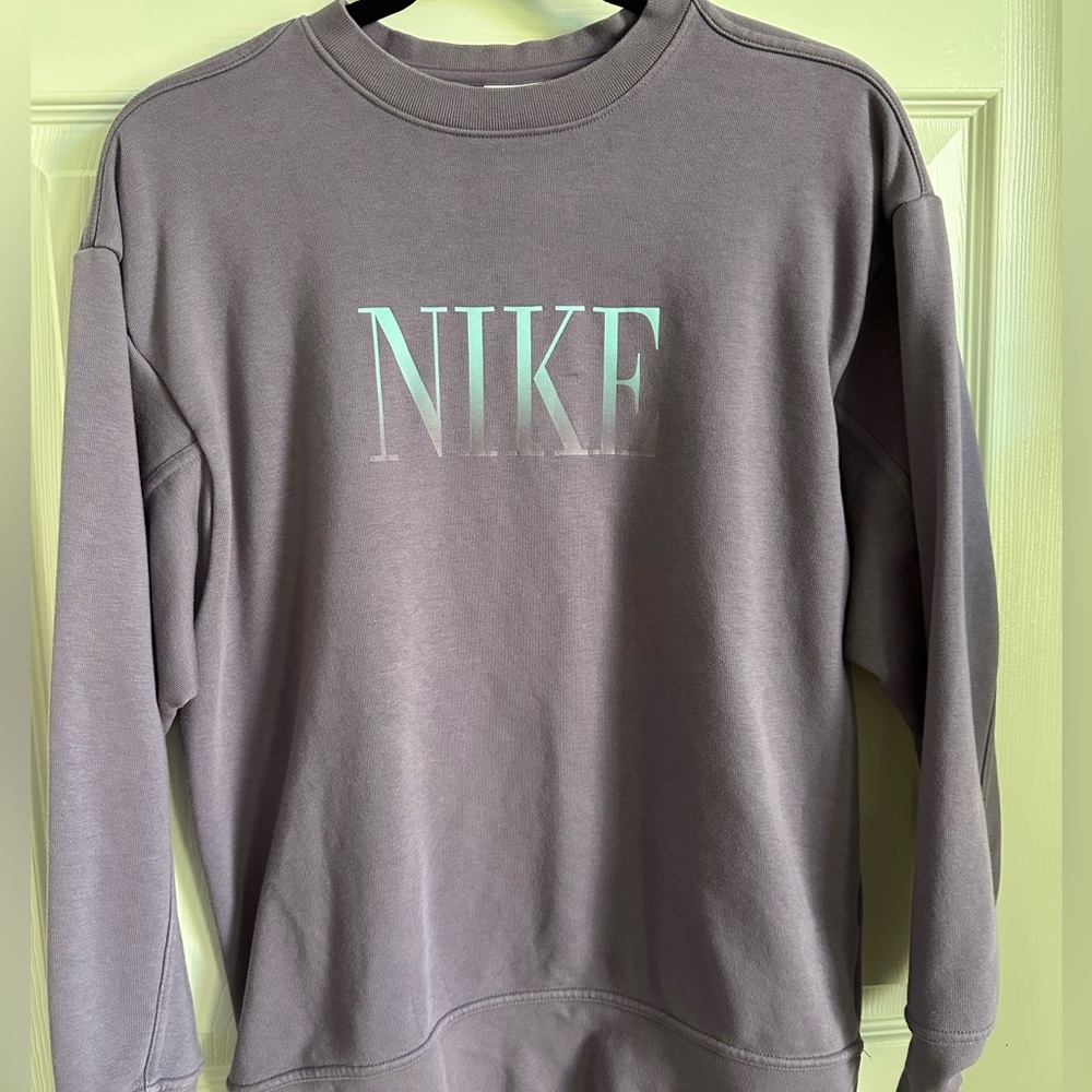 Nike Gray Crewneck Sweater Classic Design
